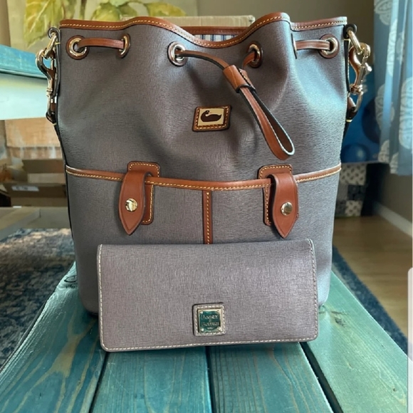 Dooney Bourke Handbag & Wallet - Picture 1 of 6